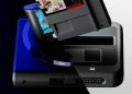 Konsol retro Analogue Mega Sg+ berdampingan dengan kartrid Sega