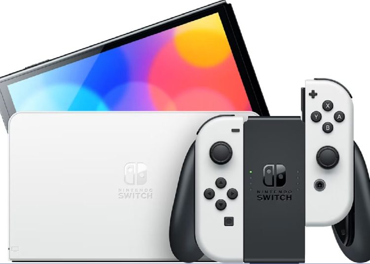 Konsol Nintendo Switch 2 di atas meja dengan latar belakang polos